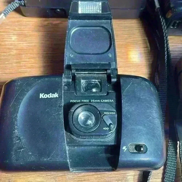 Bulk lot of 6 film cameras:  Kodak, Nikon, Panorama, Minolta, Vivitar - Picture 2 of 10